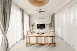 Calisto: Living room with a wooden console and full-height curtains