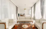 Calisto: Sofas and console in the living room
